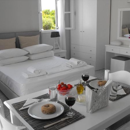 Milos Bay Suites Adámas Eksteriør bilde