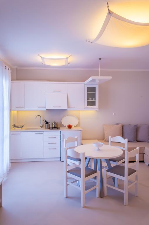 Milos Bay Suites Adámas Rom bilde