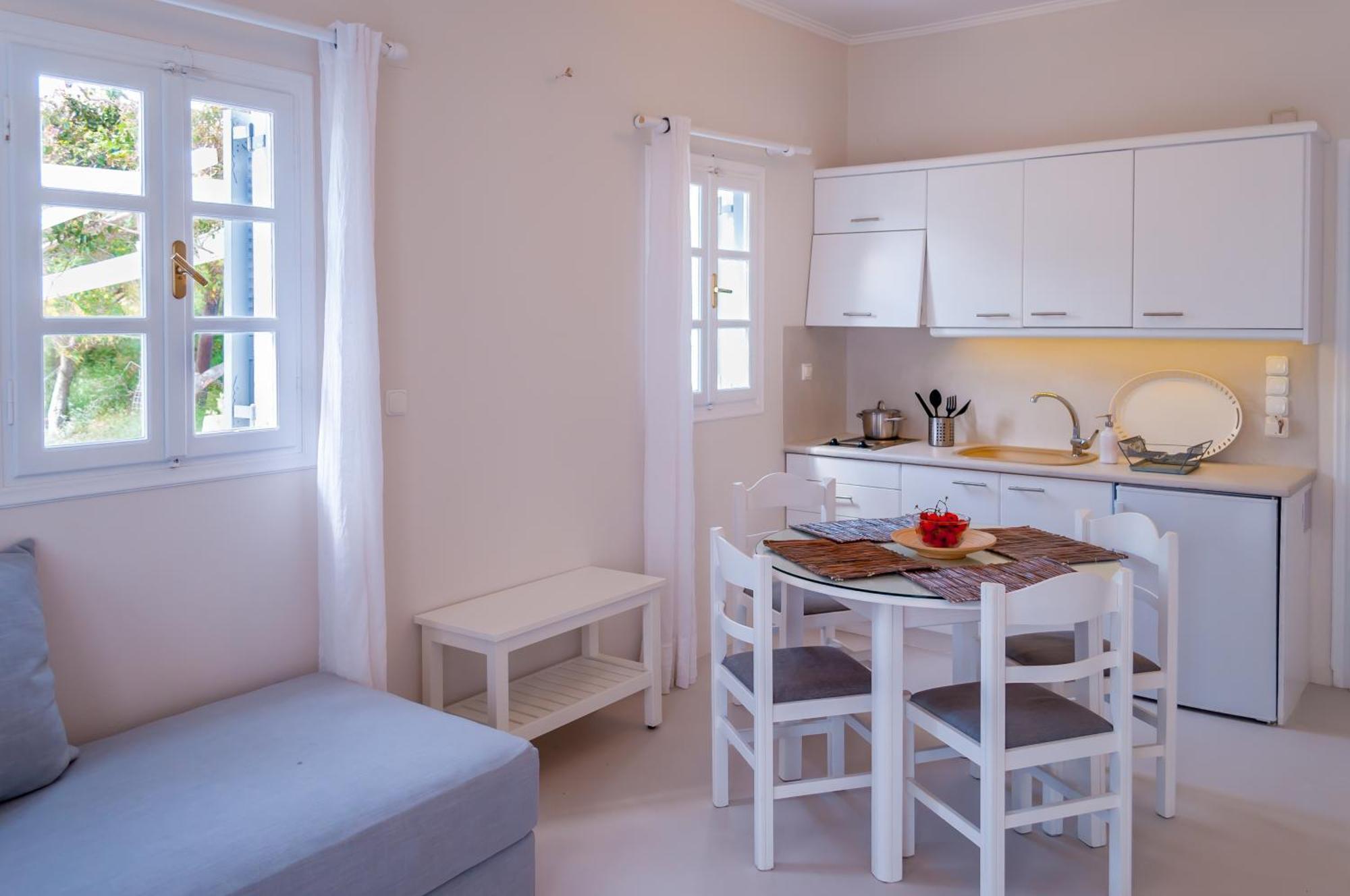 Milos Bay Suites Adámas Rom bilde