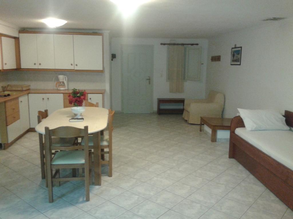 Milos Bay Suites Adámas Eksteriør bilde