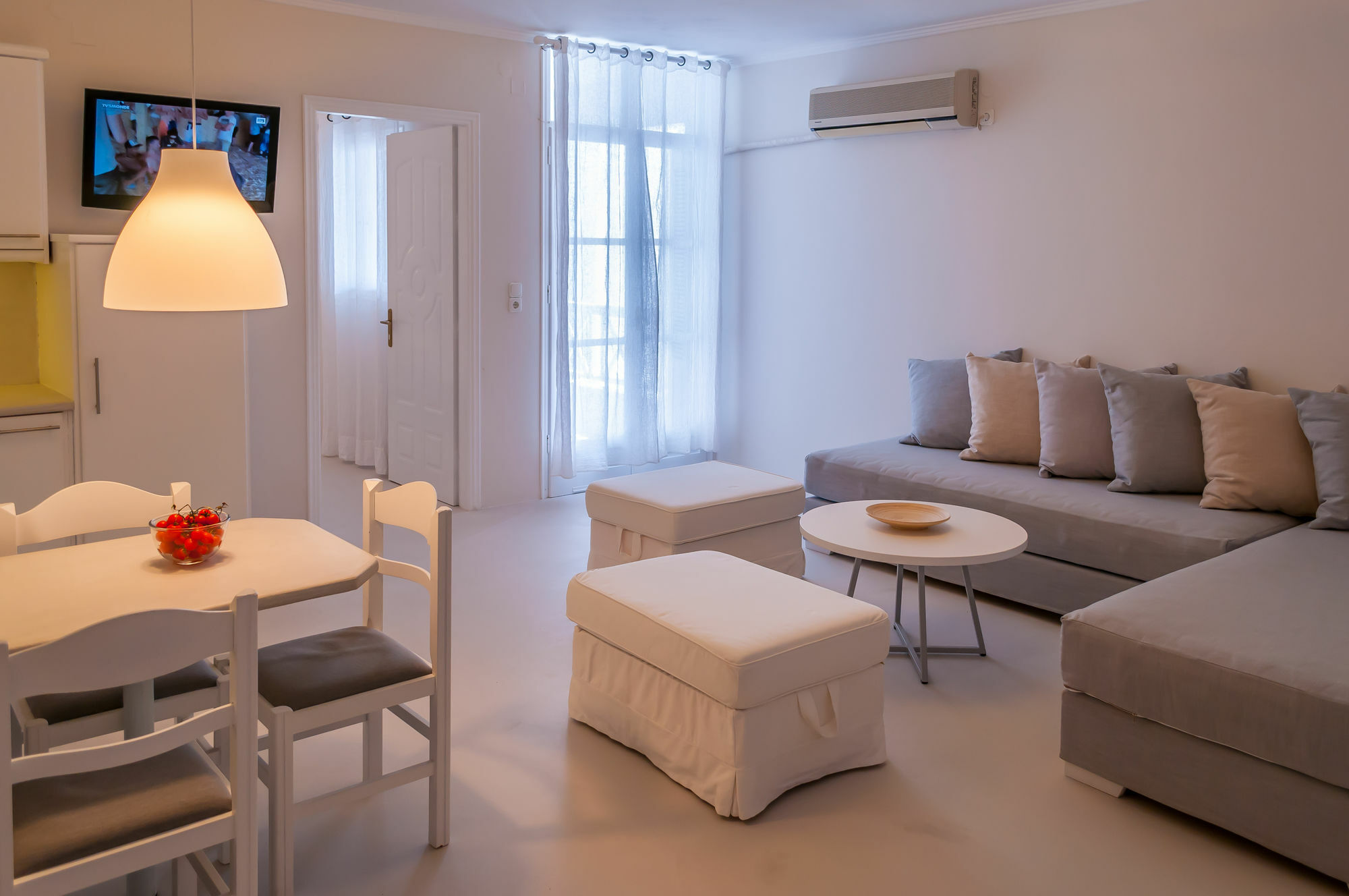 Milos Bay Suites Adámas Eksteriør bilde