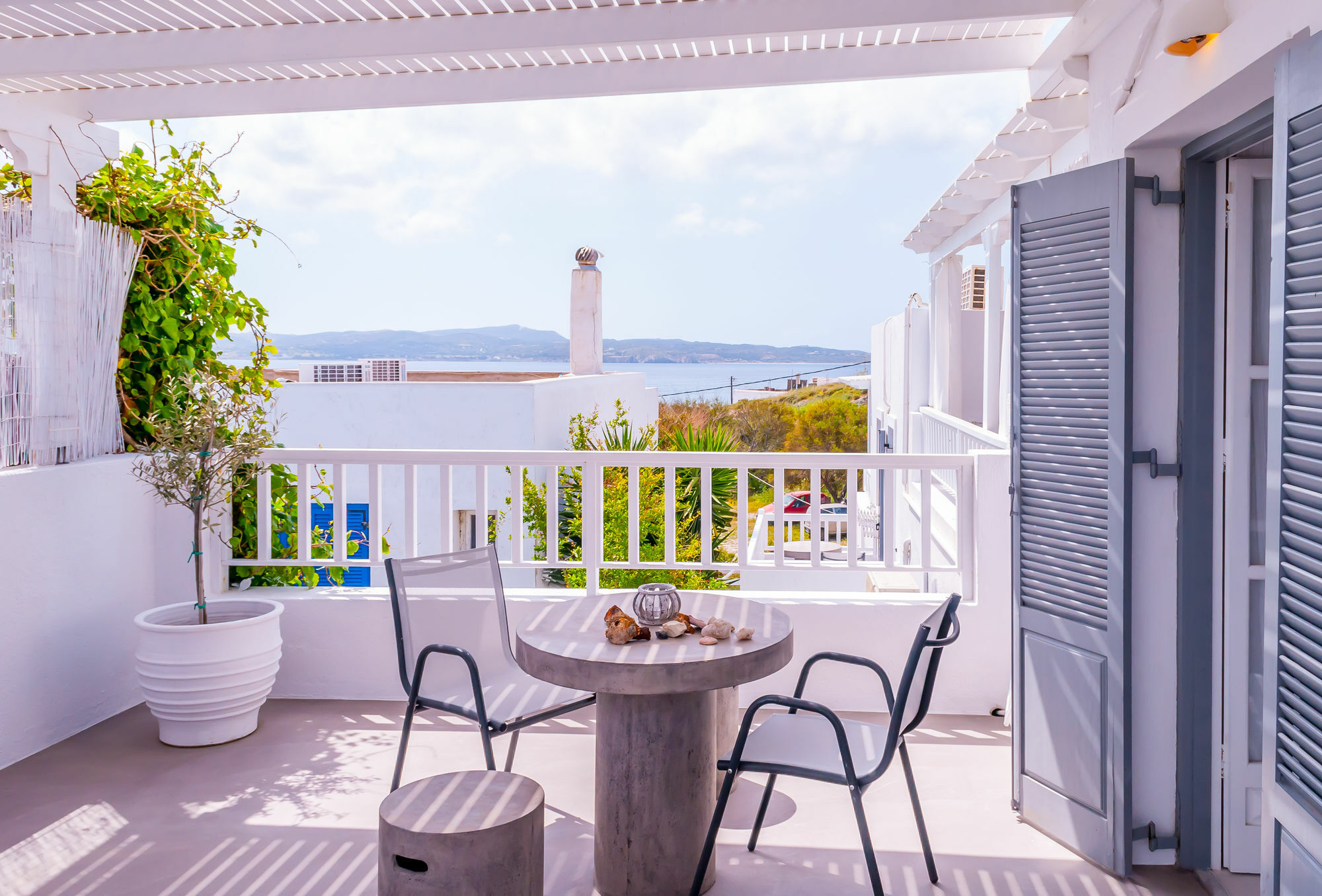 Milos Bay Suites Adámas Eksteriør bilde
